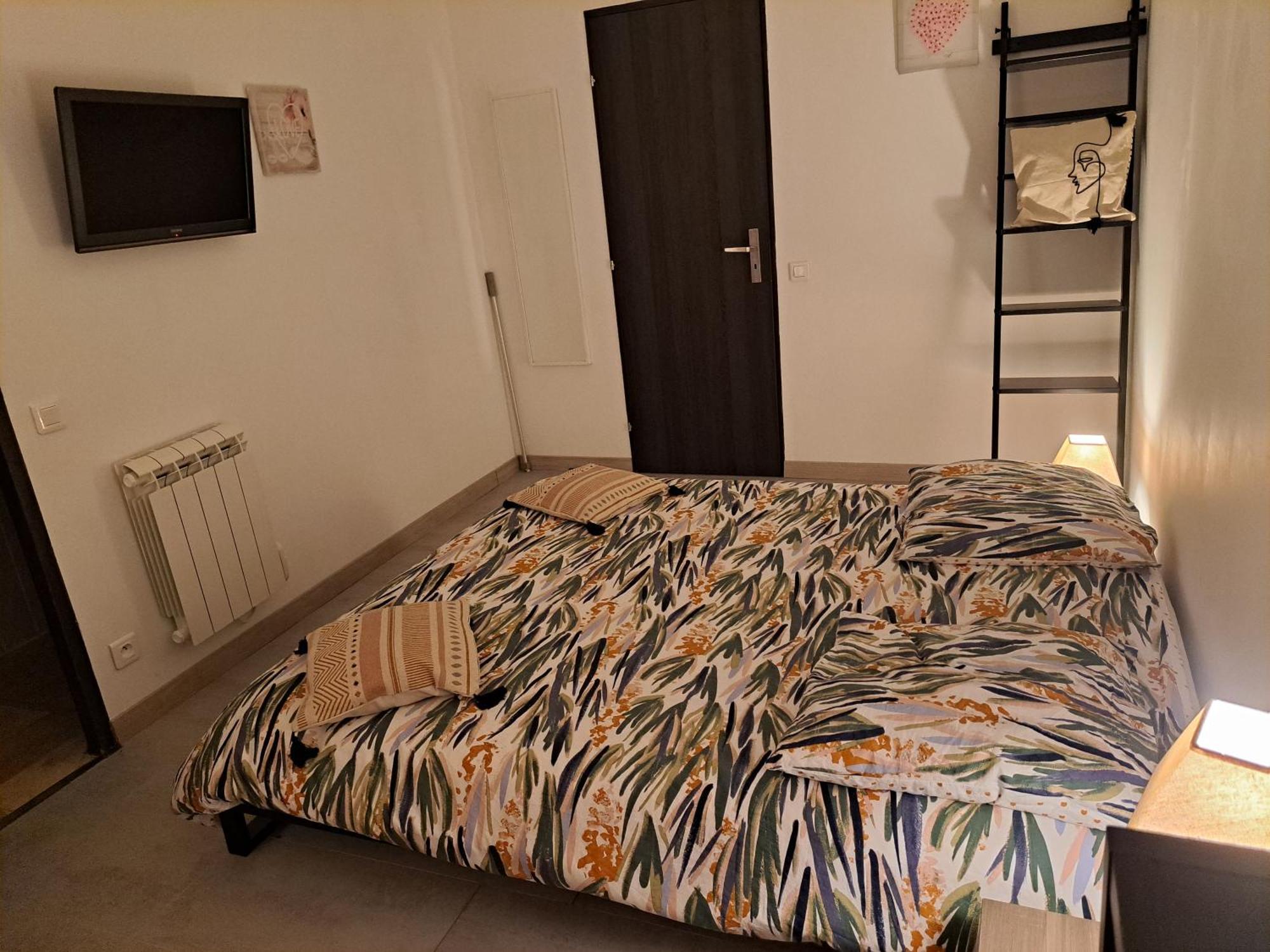 Sous Le Soleil Apartment Бандол Екстериор снимка