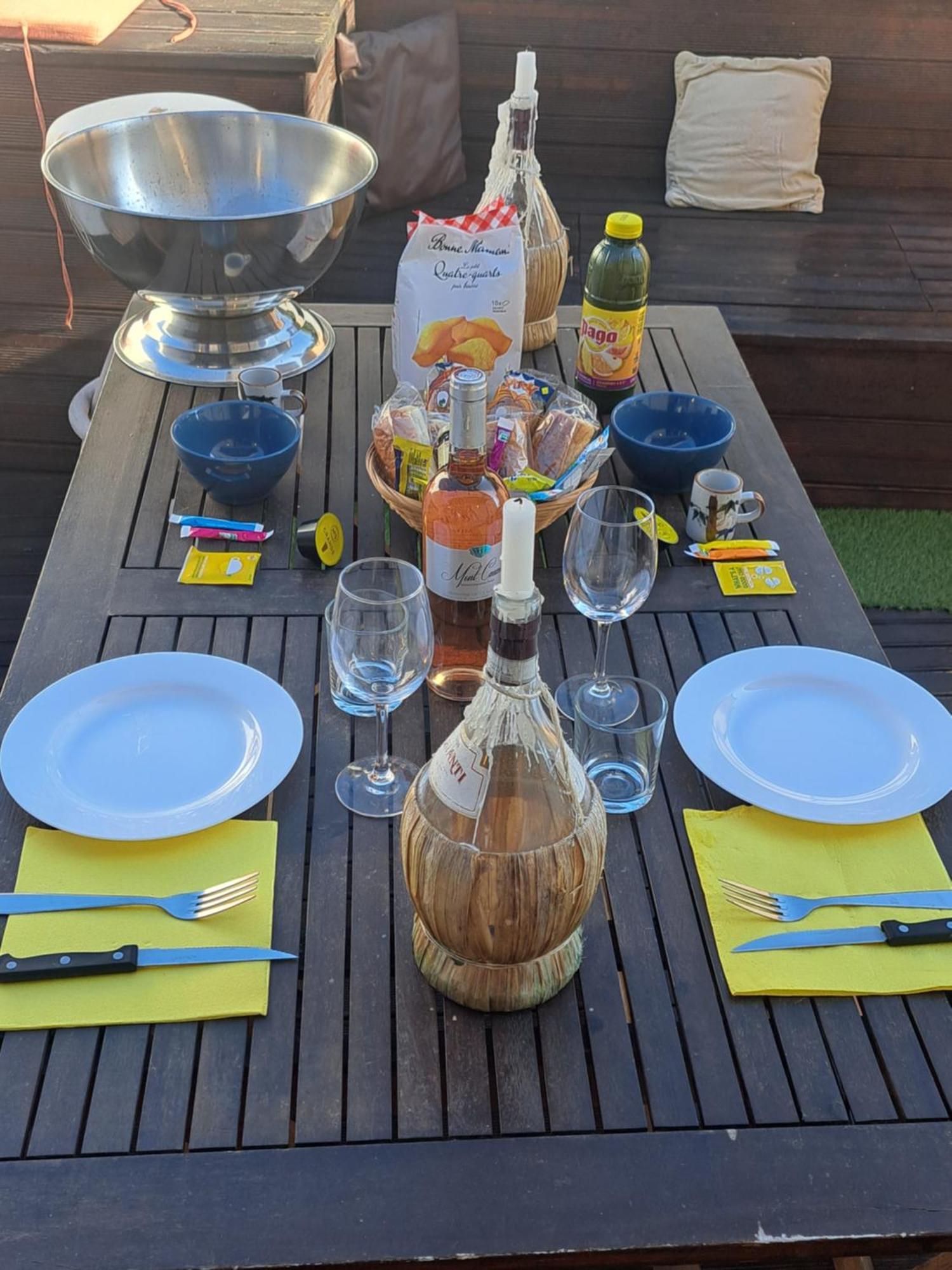 Sous Le Soleil Apartment Бандол Екстериор снимка